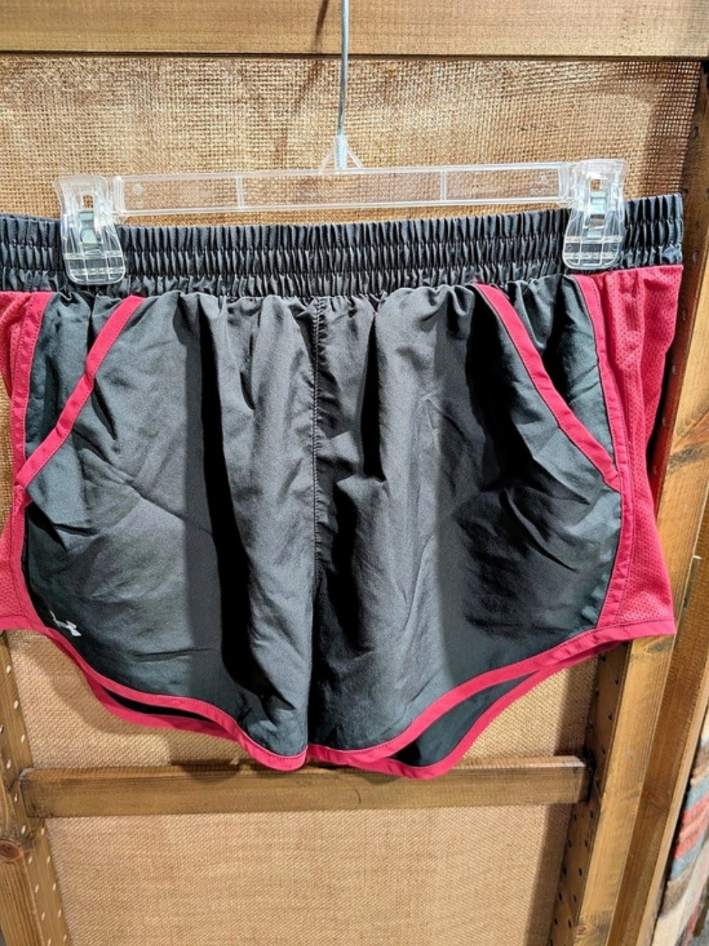 Under Armour HeatGear Loose Running Shorts Athletic Shorts Black & Pink Medium